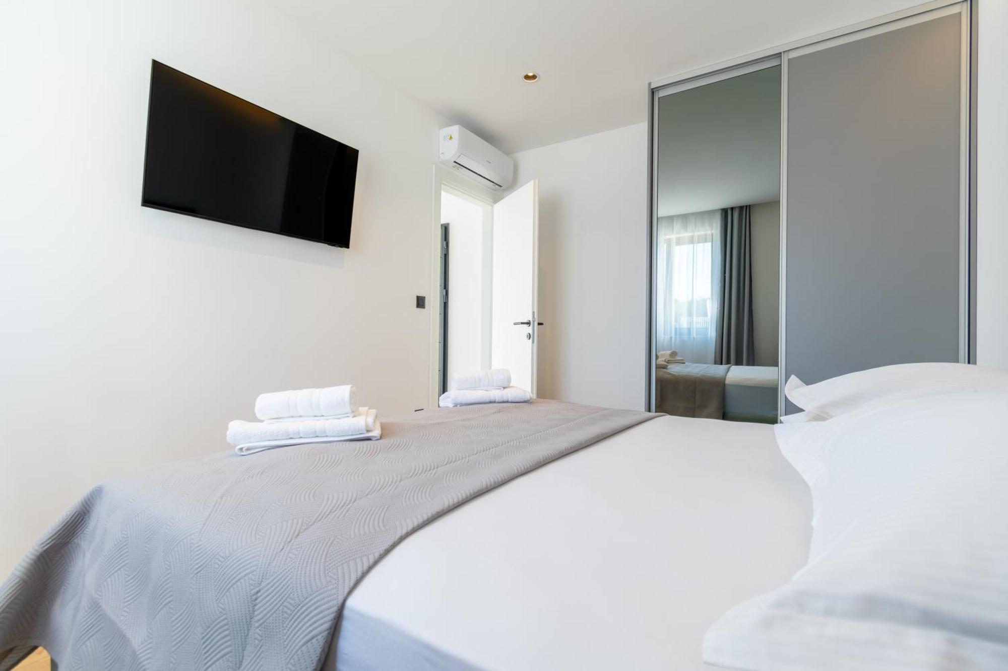 Pino 1 Apartment *